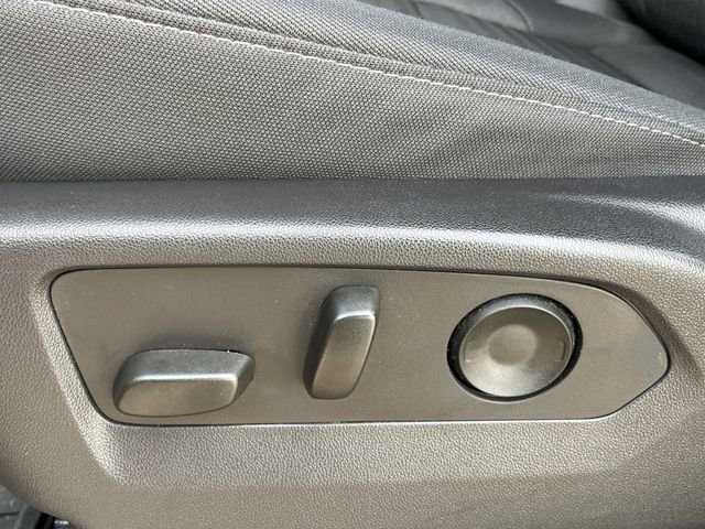 Used 2025 Chevrolet Silverado 1500 Custom image 24