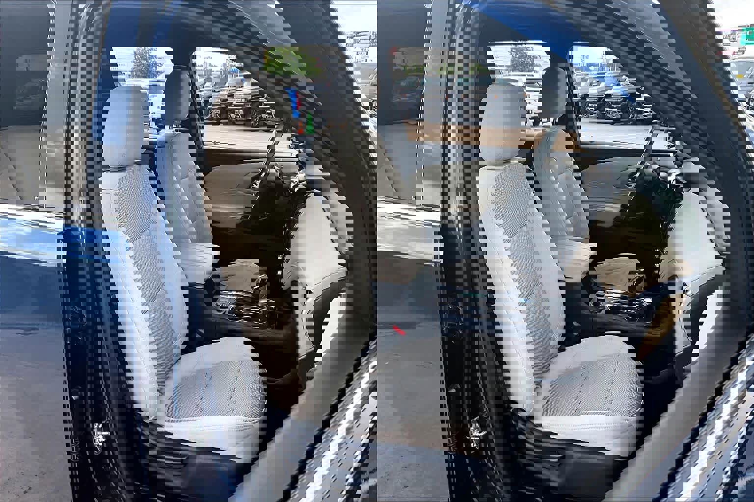 Used 2022 Chevrolet Traverse LS FWD image 9