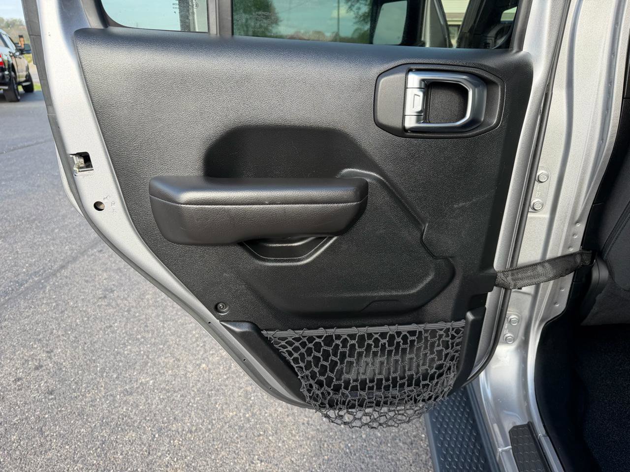 Used 2018 Jeep Wrangler Unlimited Sport S image 11