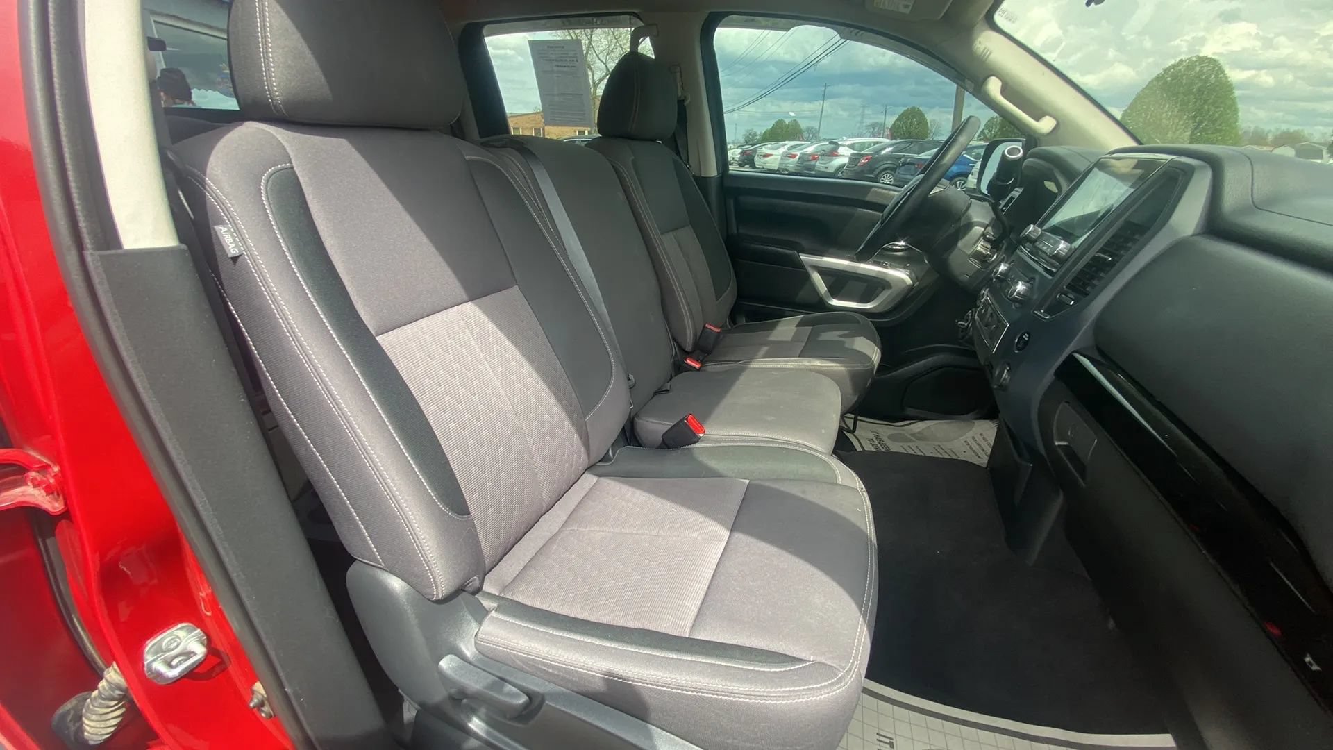 Used 2022 Nissan Titan SV AWD/4WD image 13