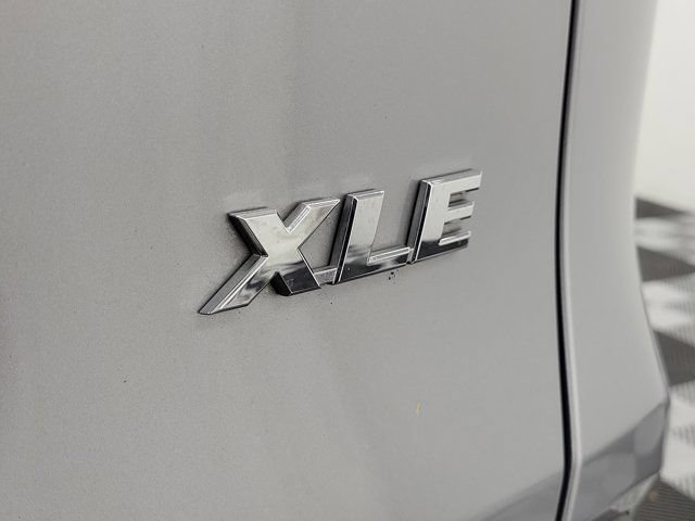 Used 2019 Toyota RAV4 XLE FWD image 8