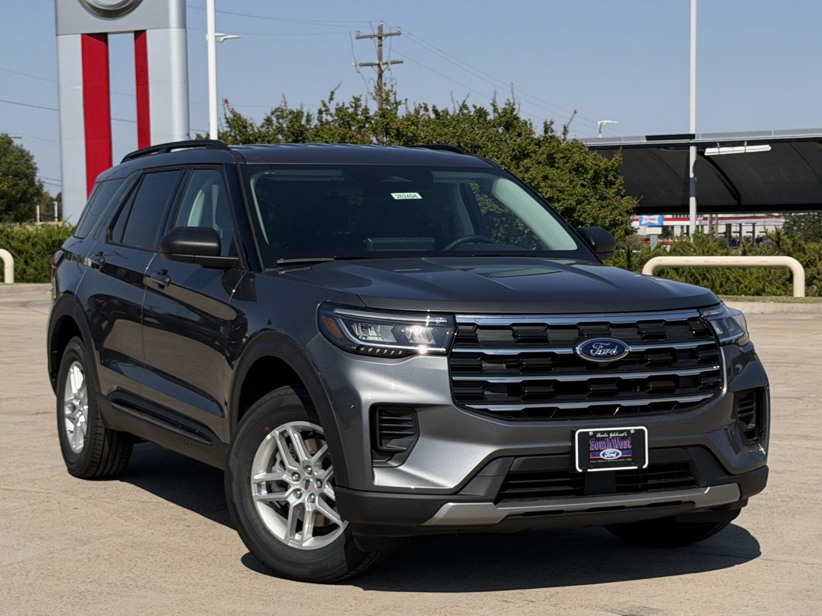 New 2026 Ford Explorer Active AWD/4WD image 2
