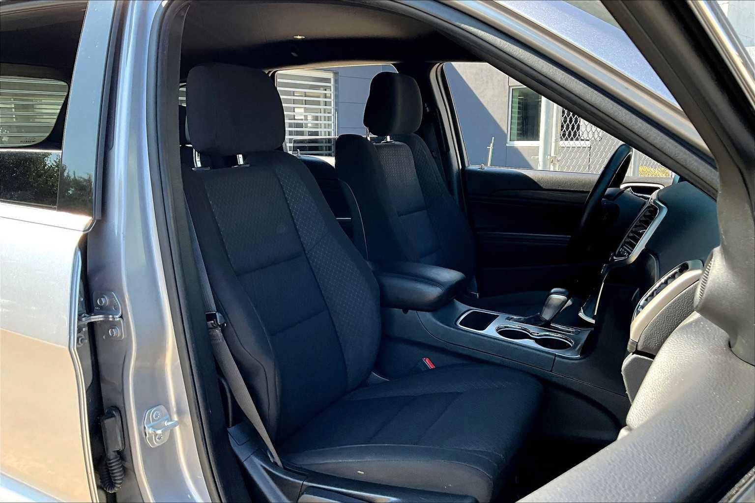 Used 2021 Jeep Grand Cherokee Laredo image 8