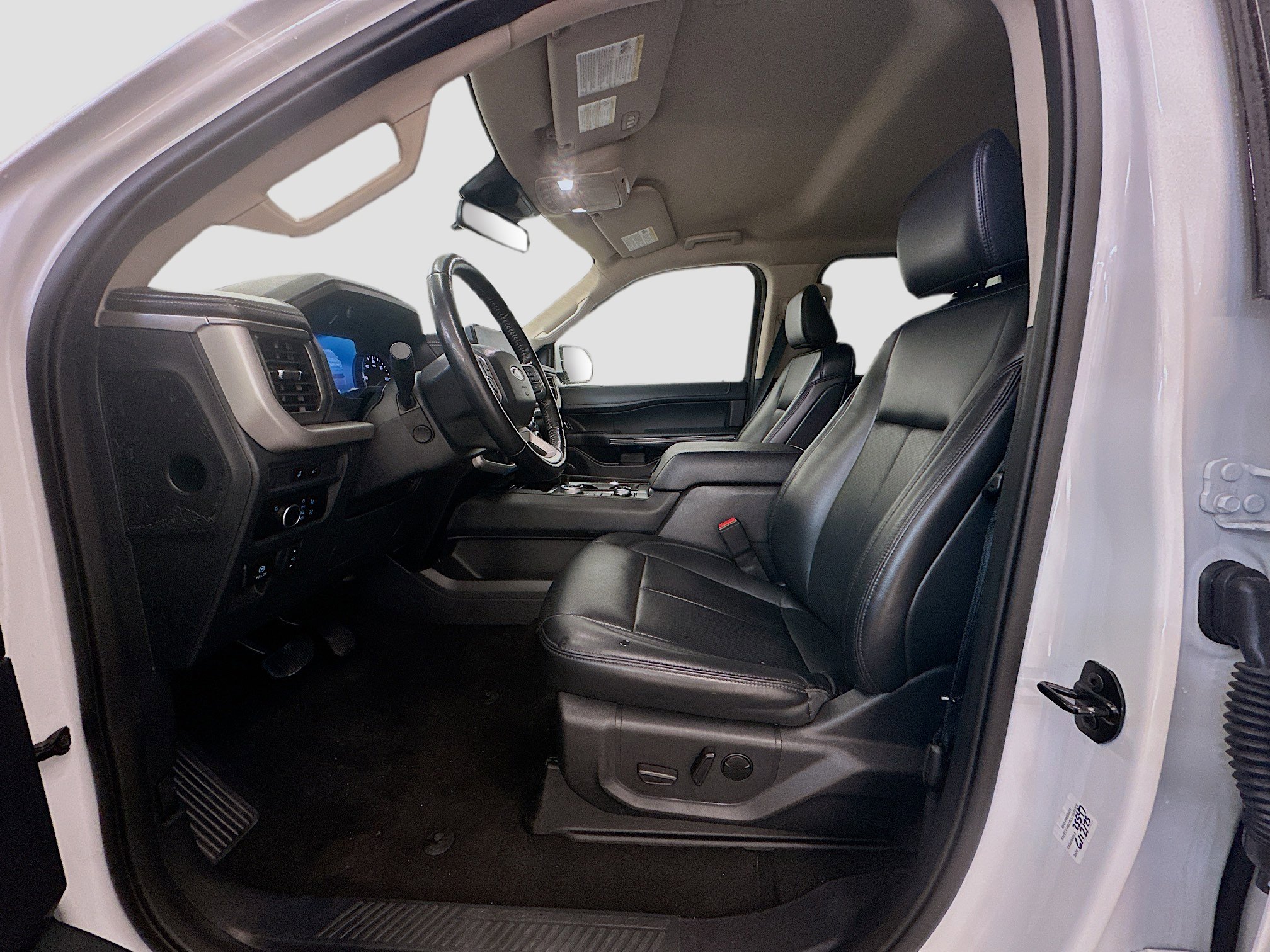 Used 2024 Ford Expedition XLT image 13