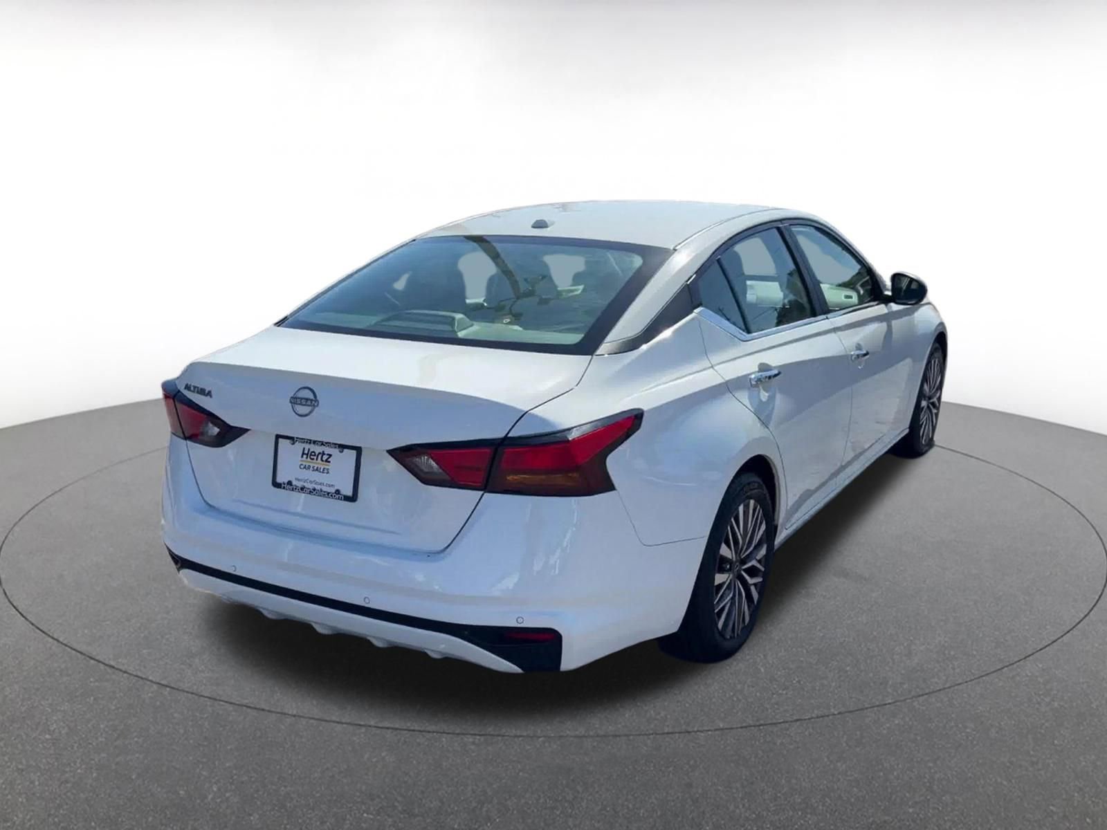 Used 2025 Nissan Altima 2.5 SV FWD image 15