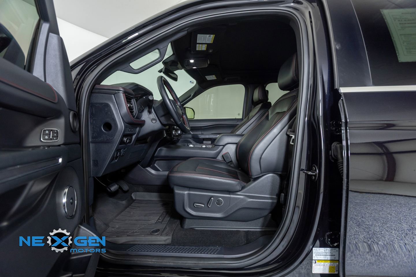 Used 2024 Ford Expedition Max Limited image 11