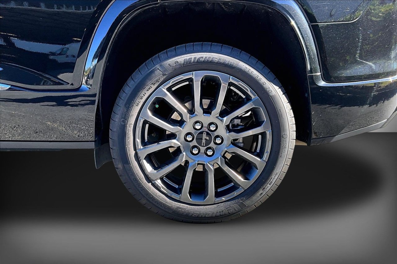 Used 2023 GMC Acadia Denali w/ Black Diamond Edition FWD image 32
