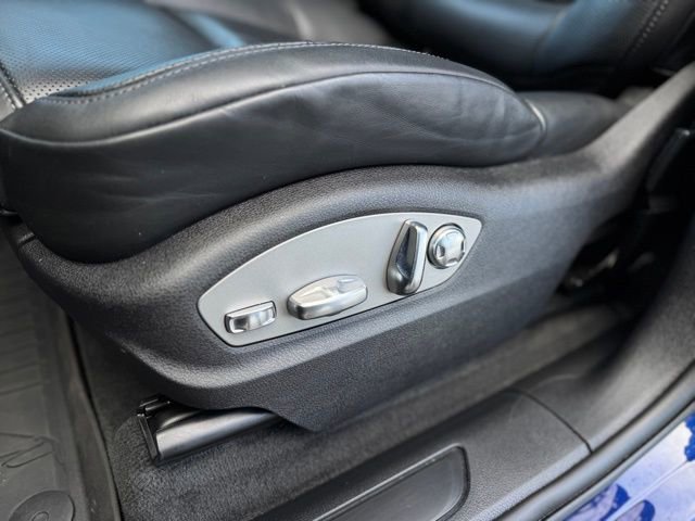 Certified 2025 Porsche Macan image 16