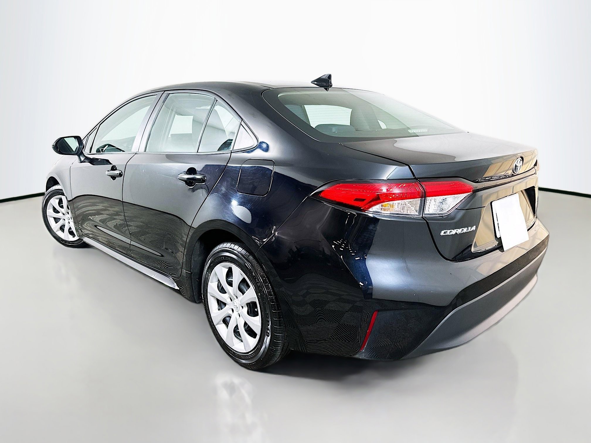 Used 2023 Toyota Corolla LE image 5