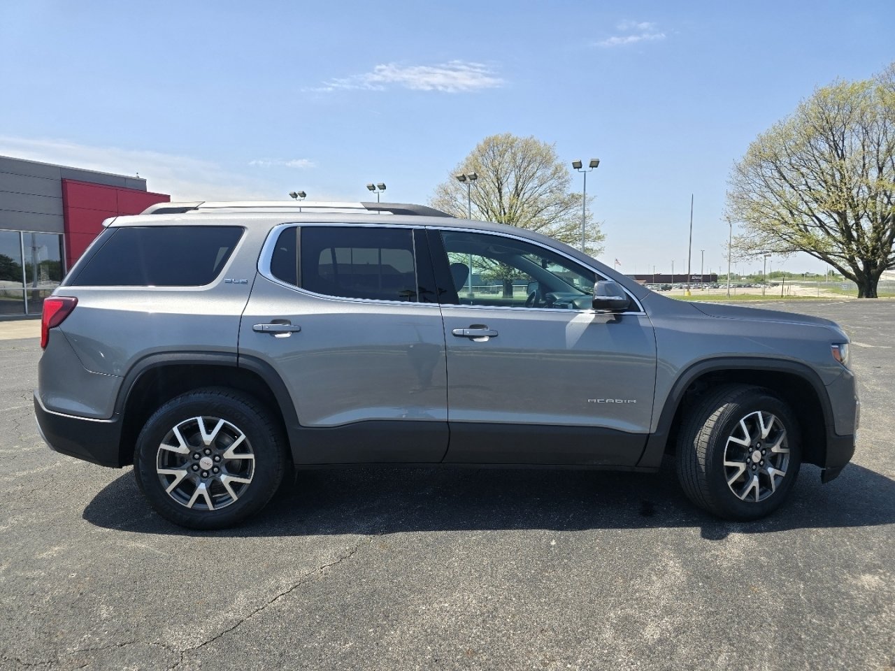 Used 2021 GMC Acadia SLE w/ Driver Convenience Package FWD image 15