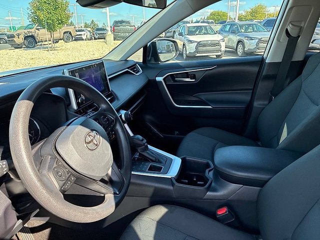 Used 2025 Toyota RAV4 XLE AWD/4WD image 27