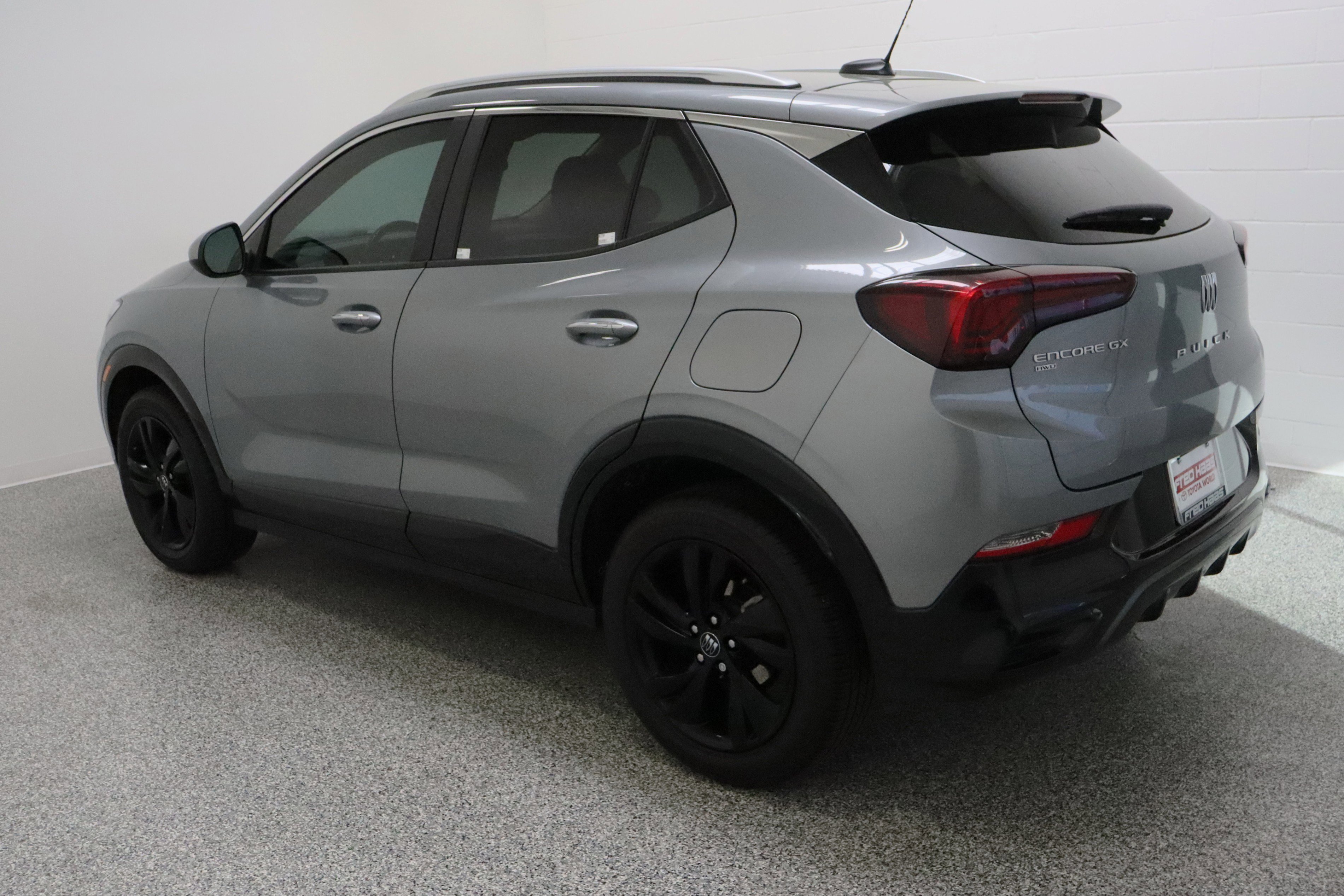 Used 2024 Buick Encore GX Sport Touring image 9