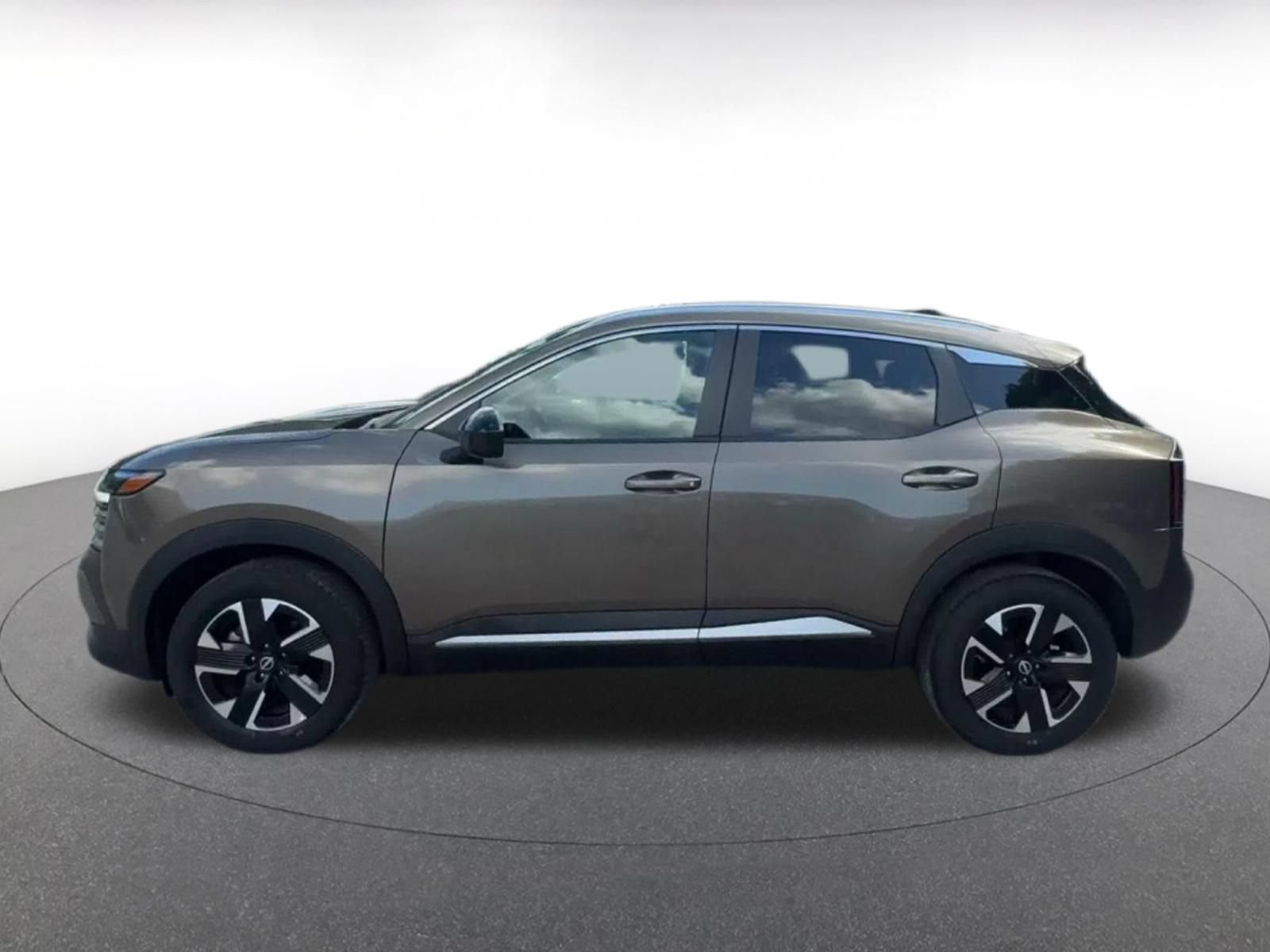 Used 2026 Nissan Kicks SV w/ Cold Weather Package AWD/4WD image 9