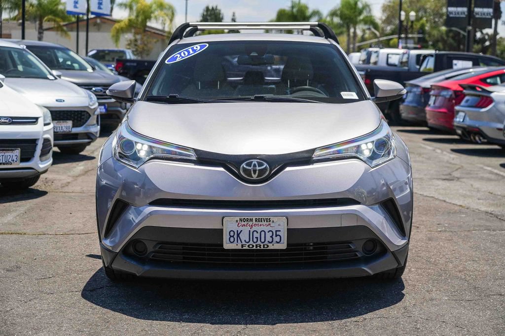 Used 2019 Toyota C-HR XLE FWD image 4
