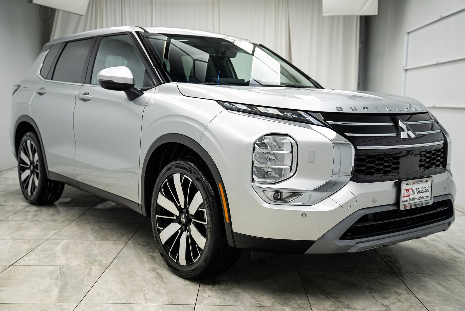 Used 2025 Mitsubishi Outlander SEL AWD/4WD image 1