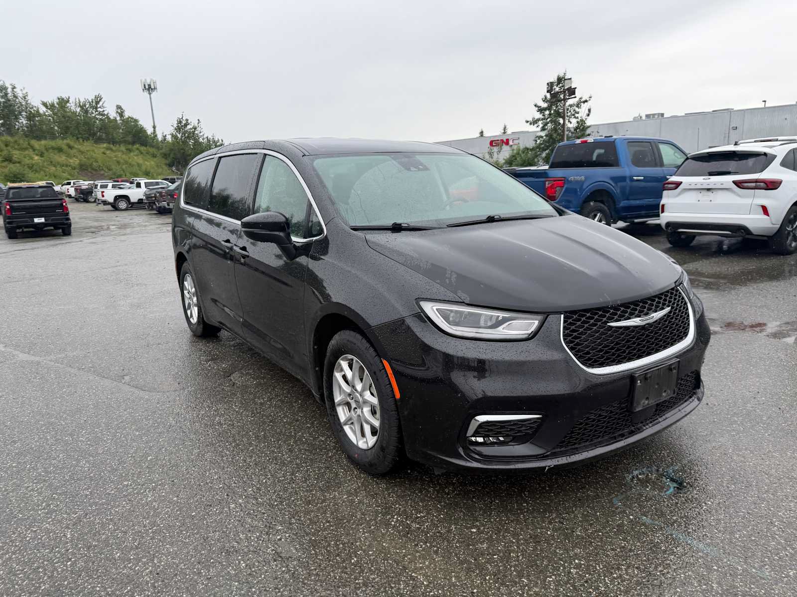 Used 2023 Chrysler Pacifica Touring-L FWD image 5