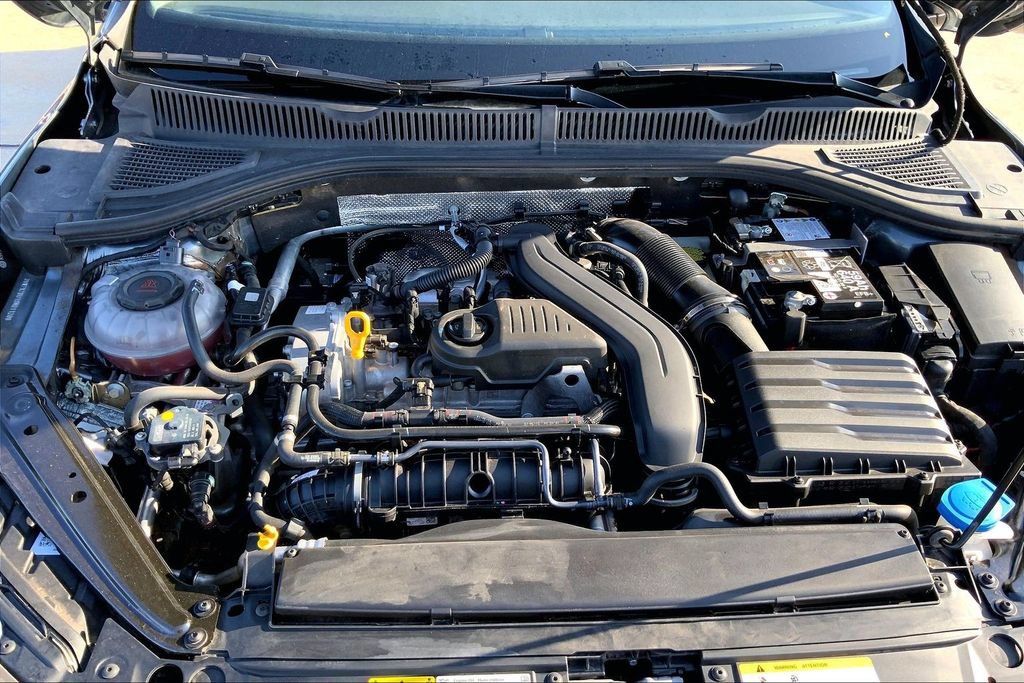 Certified 2025 Volkswagen Jetta SE FWD image 10