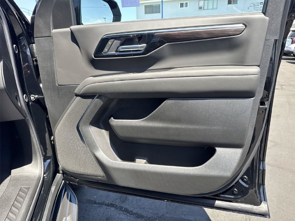 New 2026 Chevrolet Suburban LS RWD image 31