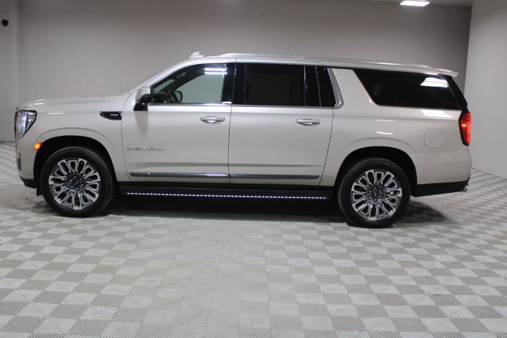 Used 2023 GMC Yukon XL Denali Ultimate w/ LPO, Floor Liner Package image 9