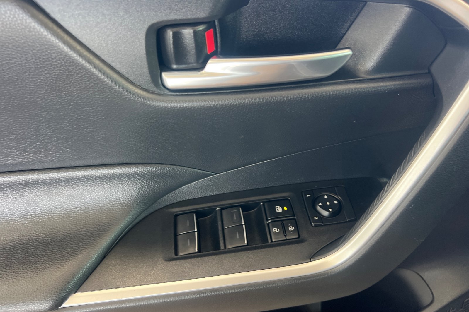 Certified 2022 Toyota RAV4 SE w/ Convenience Package AWD/4WD image 8