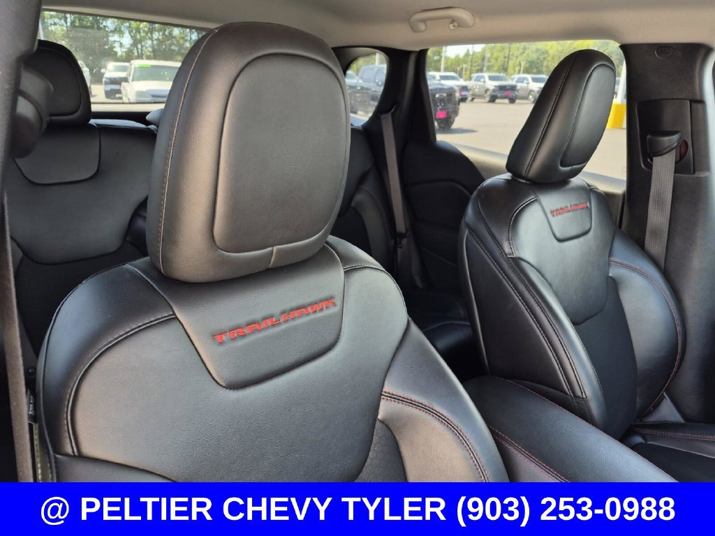 Used 2019 Jeep Cherokee Trailhawk w/ Cold Weather Group AWD/4WD image 13