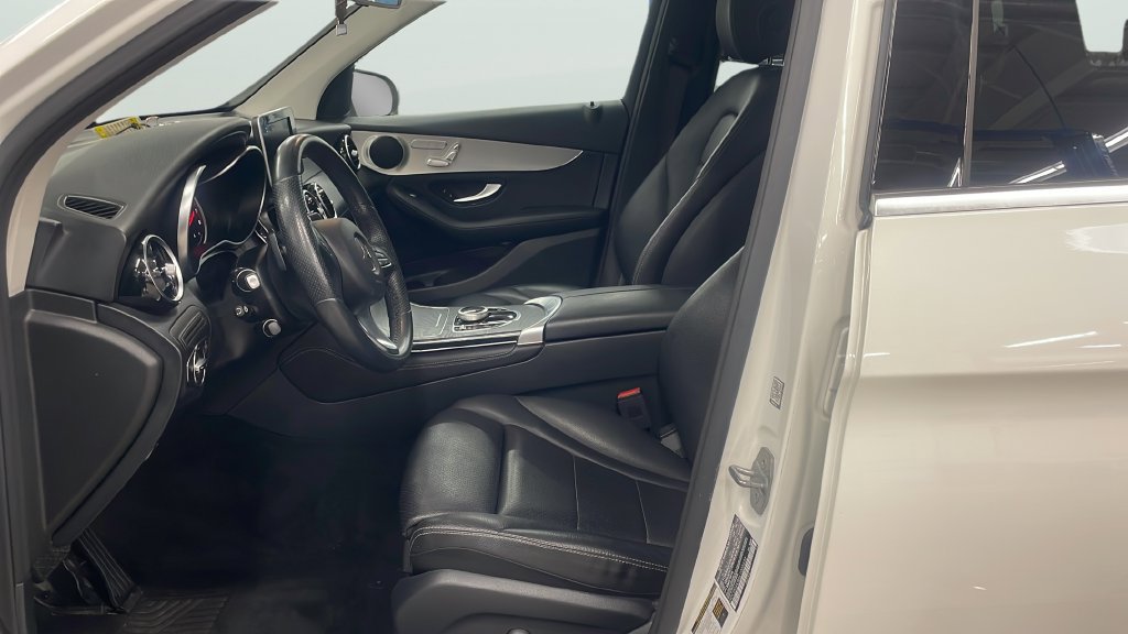 Used 2019 Mercedes-Benz GLC 300 4MATIC image 12