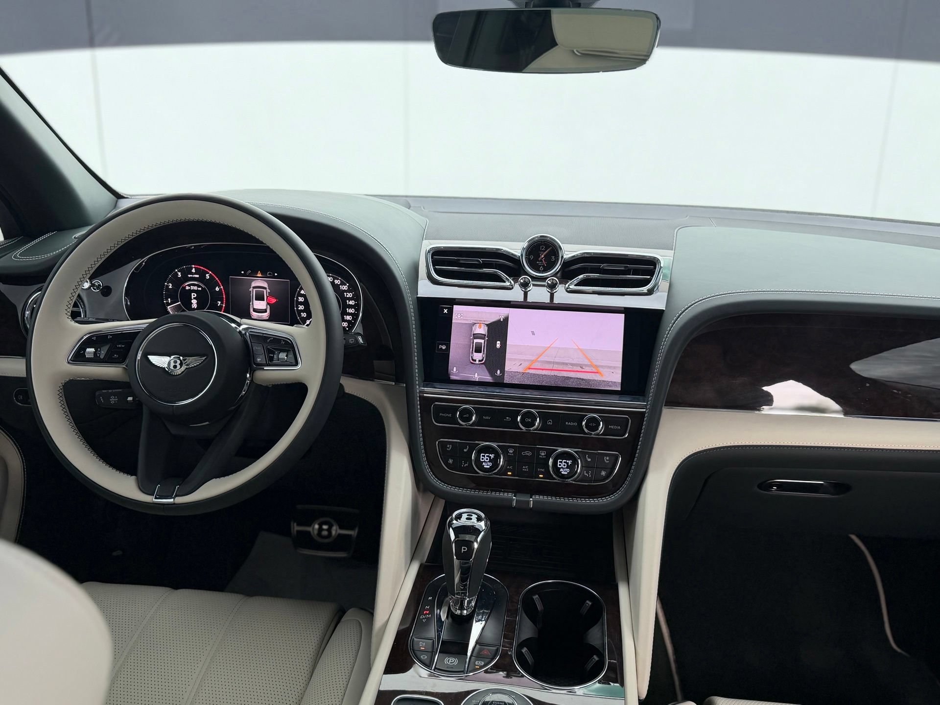 Certified 2024 Bentley Bentayga Extended Wheelbase AWD/4WD image 4