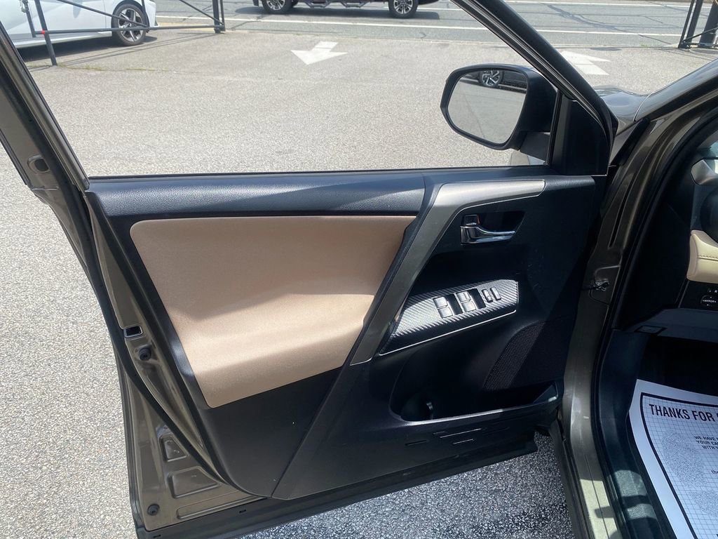 Used 2015 Toyota RAV4 XLE image 27