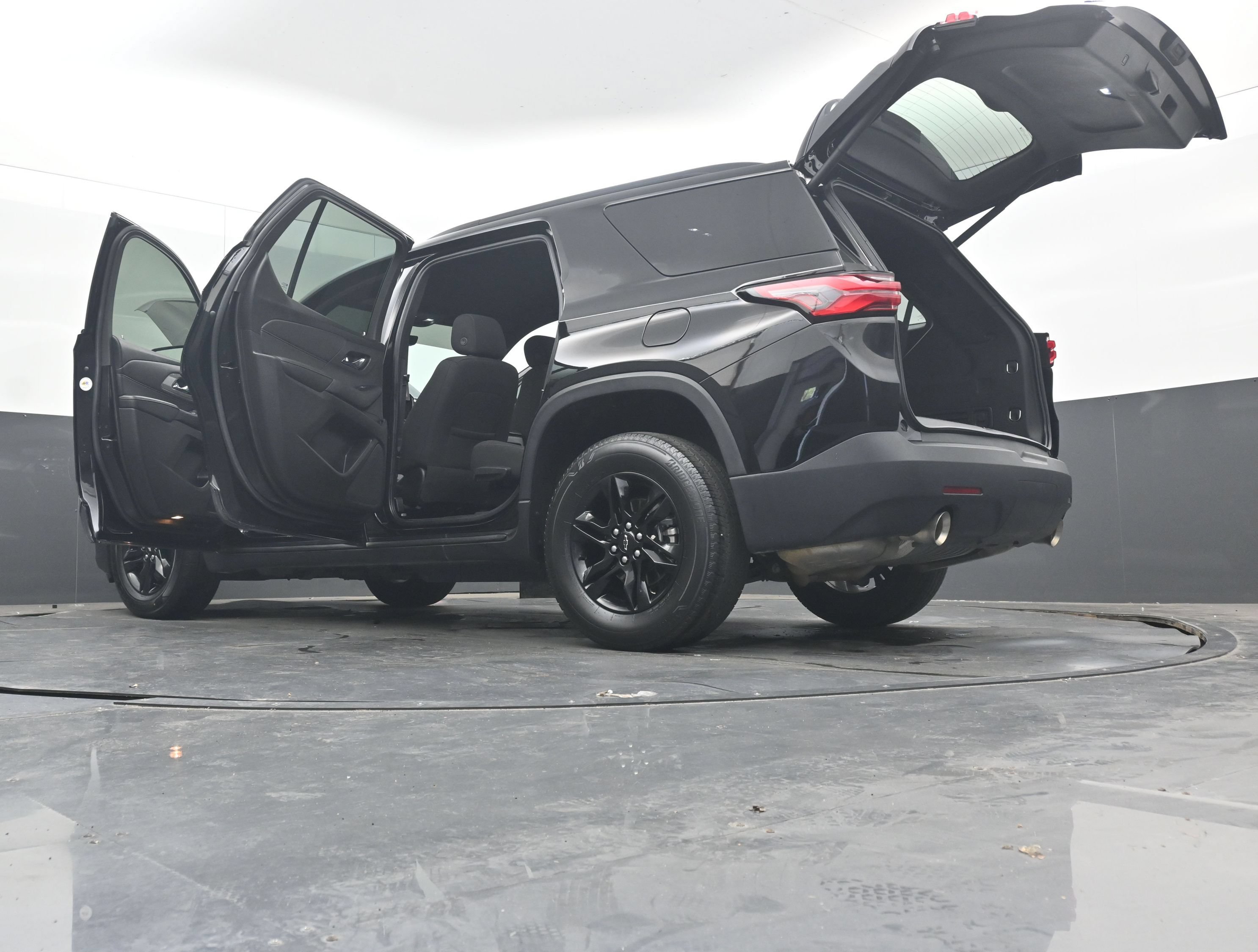 Used 2023 Chevrolet Traverse LT FWD image 49