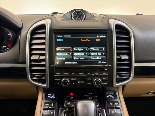 Used 2016 Porsche Cayenne w/ Premium Package image 22