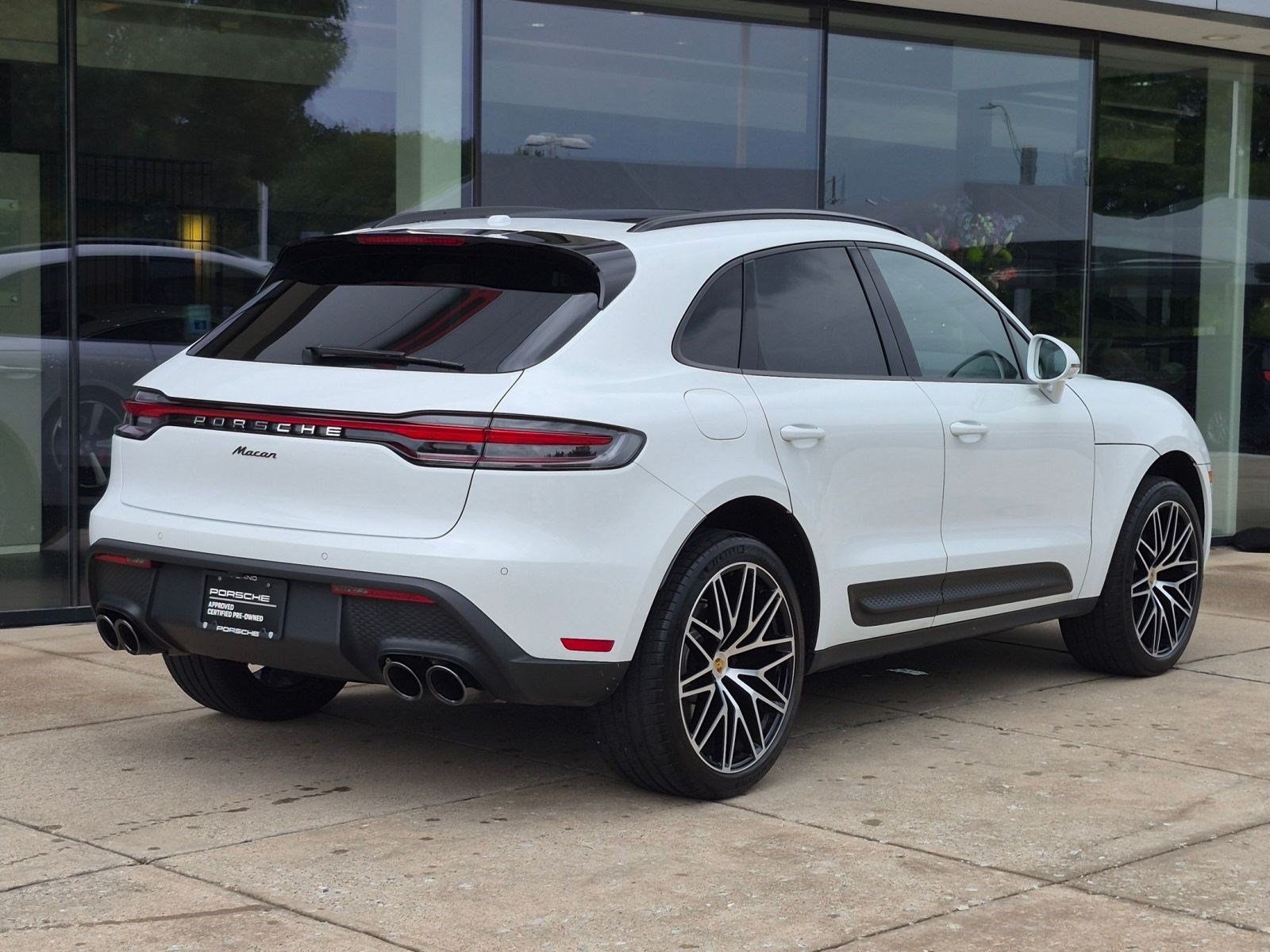 Certified 2026 Porsche Macan AWD/4WD image 9