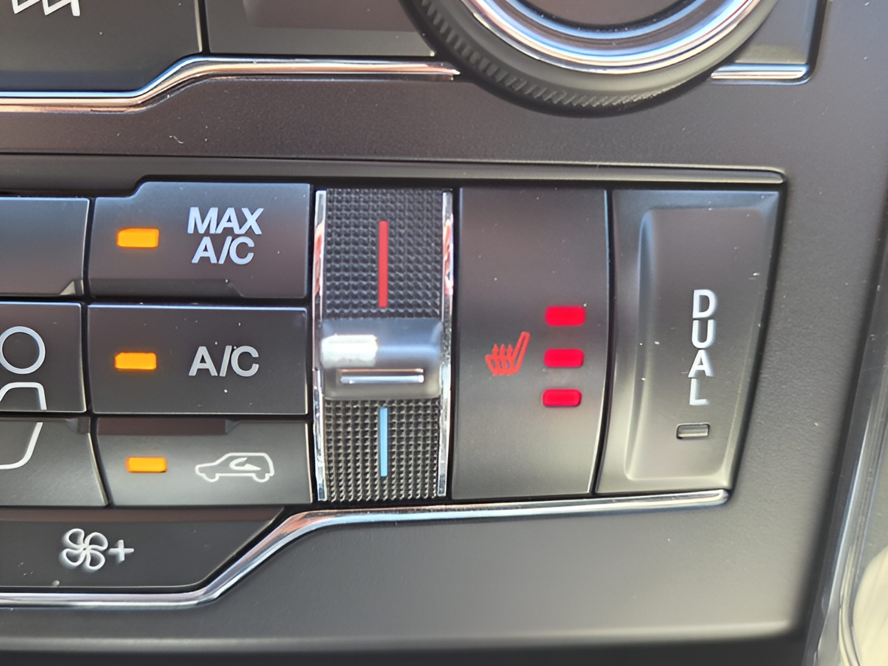 Used 2019 Ford Explorer XLT w/ Equipment Group 202A FWD image 21