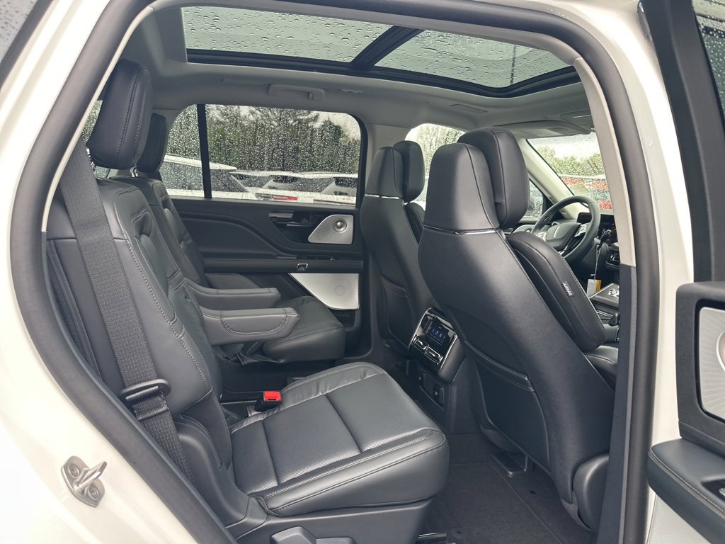 New 2025 Lincoln Aviator Reserve w/ Equipment Group 201A image 2