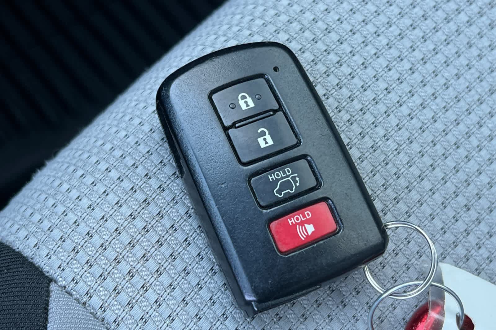 Used 2018 Toyota RAV4 XLE FWD image 25