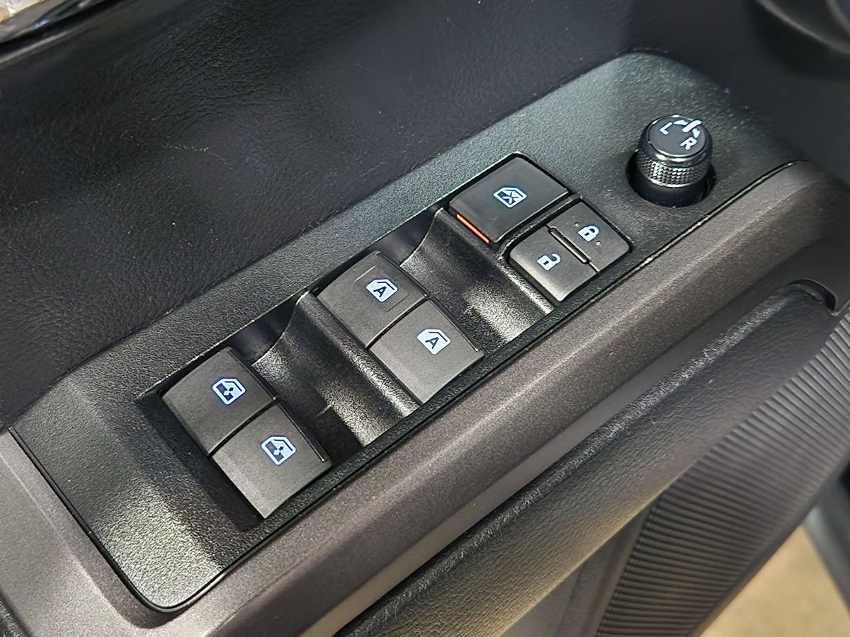 Used 2021 Toyota Tacoma TRD Off-Road w/ Technology Package AWD/4WD image 43
