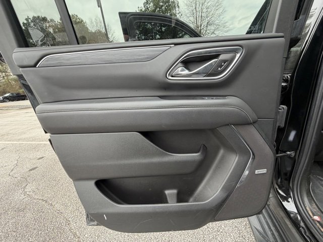 Used 2024 GMC Yukon XL SLT w/ SLT Luxury Package image 16