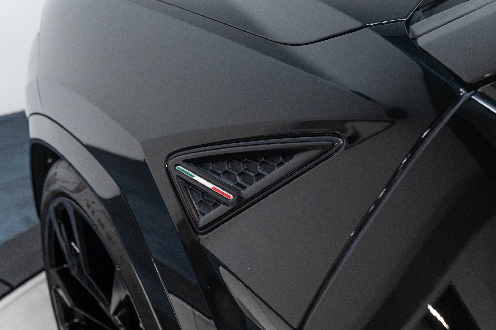 Used 2019 Lamborghini Urus AWD/4WD image 56