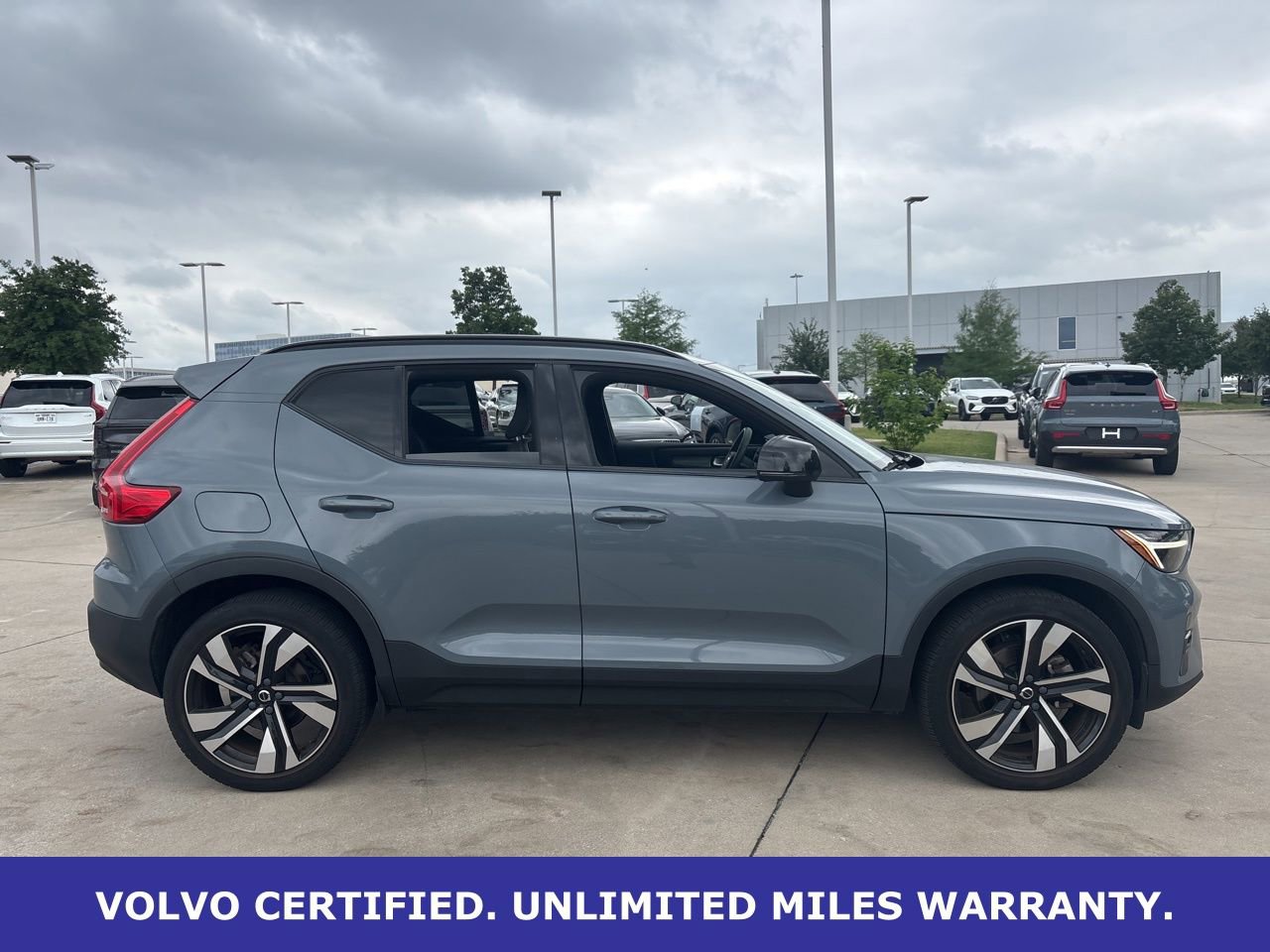 Certified 2023 Volvo XC40 B5 Plus w/ Climate Package image 4