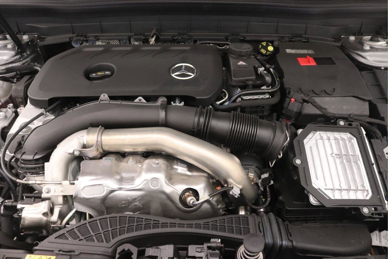 New 2026 Mercedes-Benz GLB 250 4MATIC image 9