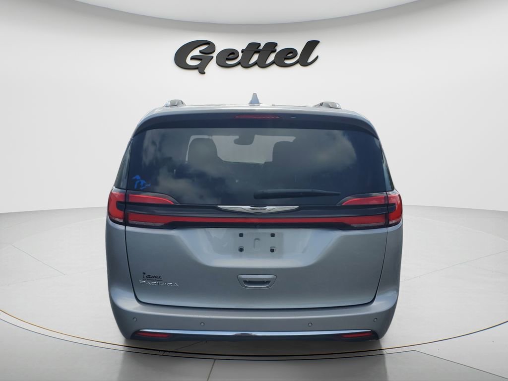 Used 2021 Chrysler Pacifica Touring-L FWD image 6