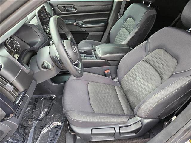 Used 2023 Nissan Pathfinder S image 15