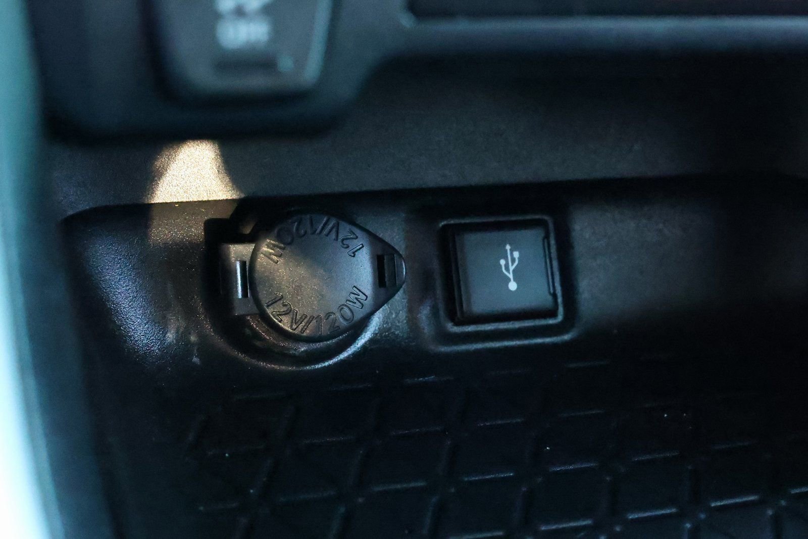 Used 2022 Toyota RAV4 LE image 22