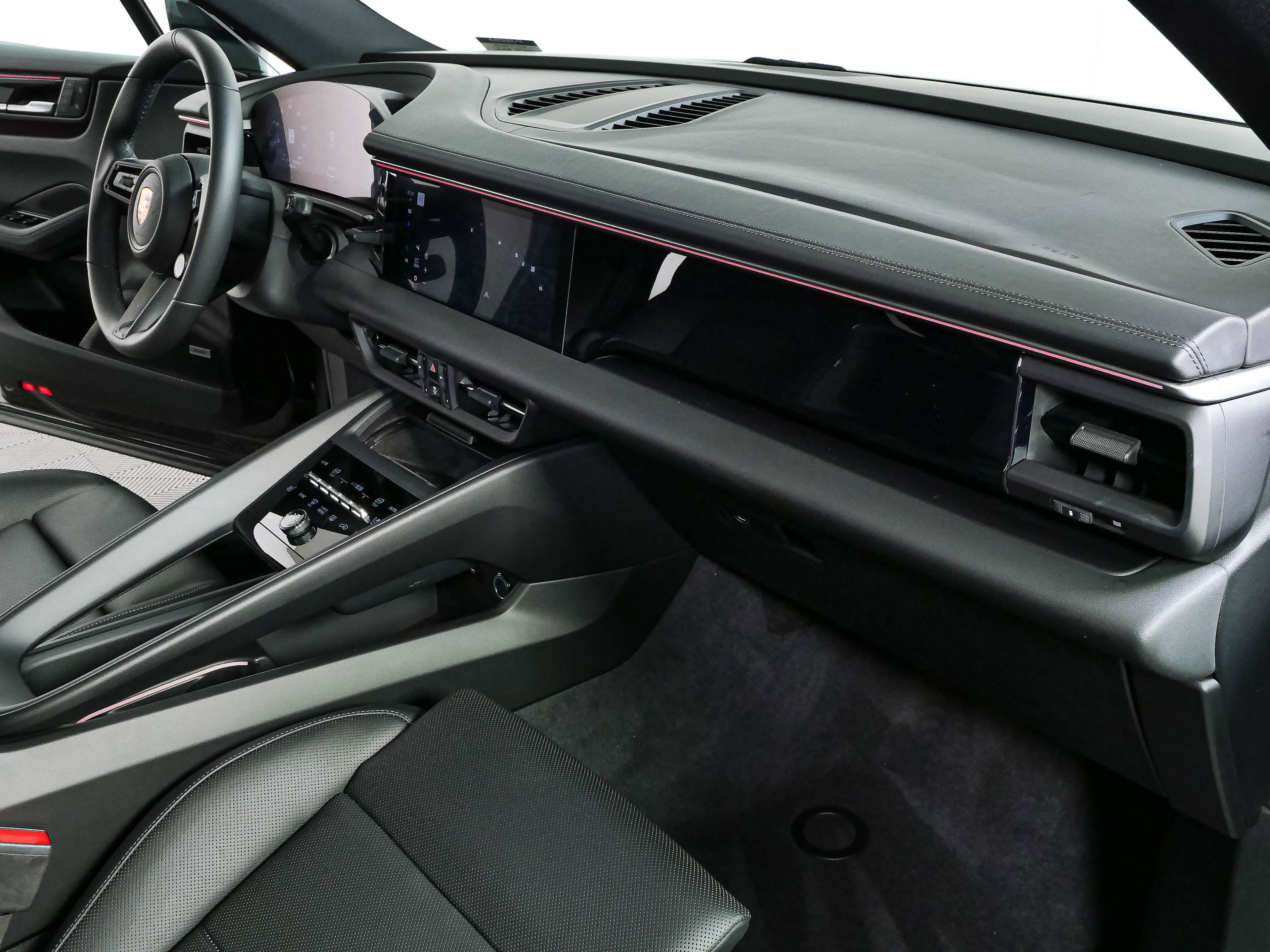 Certified 2025 Porsche Macan Electric RWD image 24