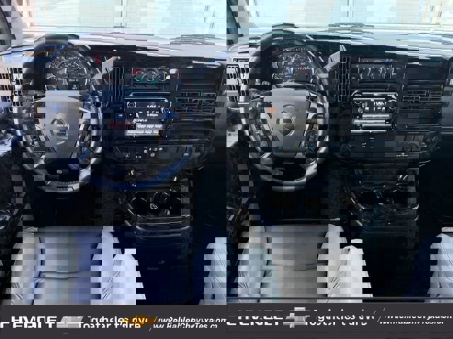 Used 2022 GMC Savana 2500 Extended w/ Enhanced Convenience Package image 13