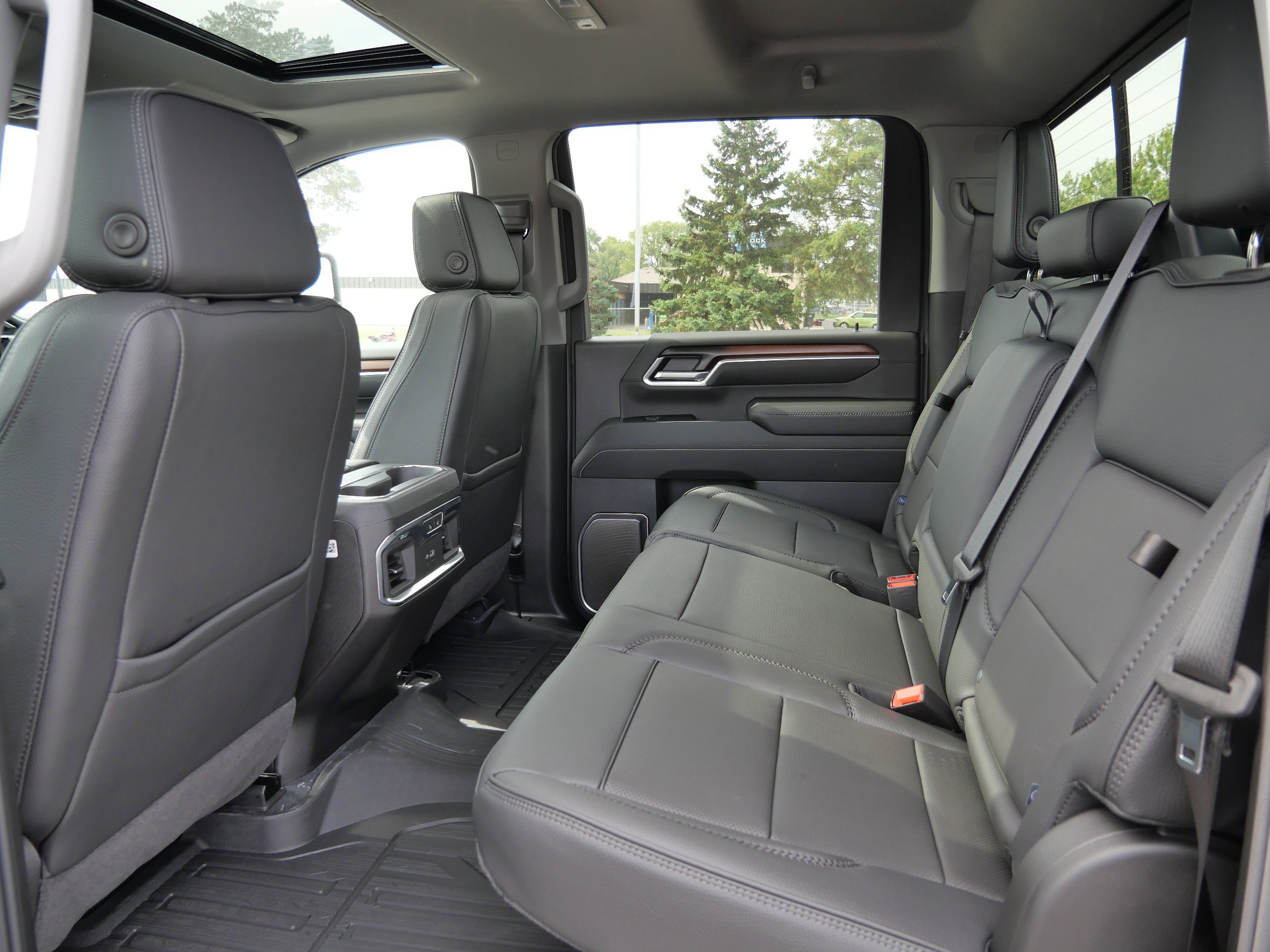 New 2026 GMC Sierra 3500 Denali w/ Denali Reserve Package image 4