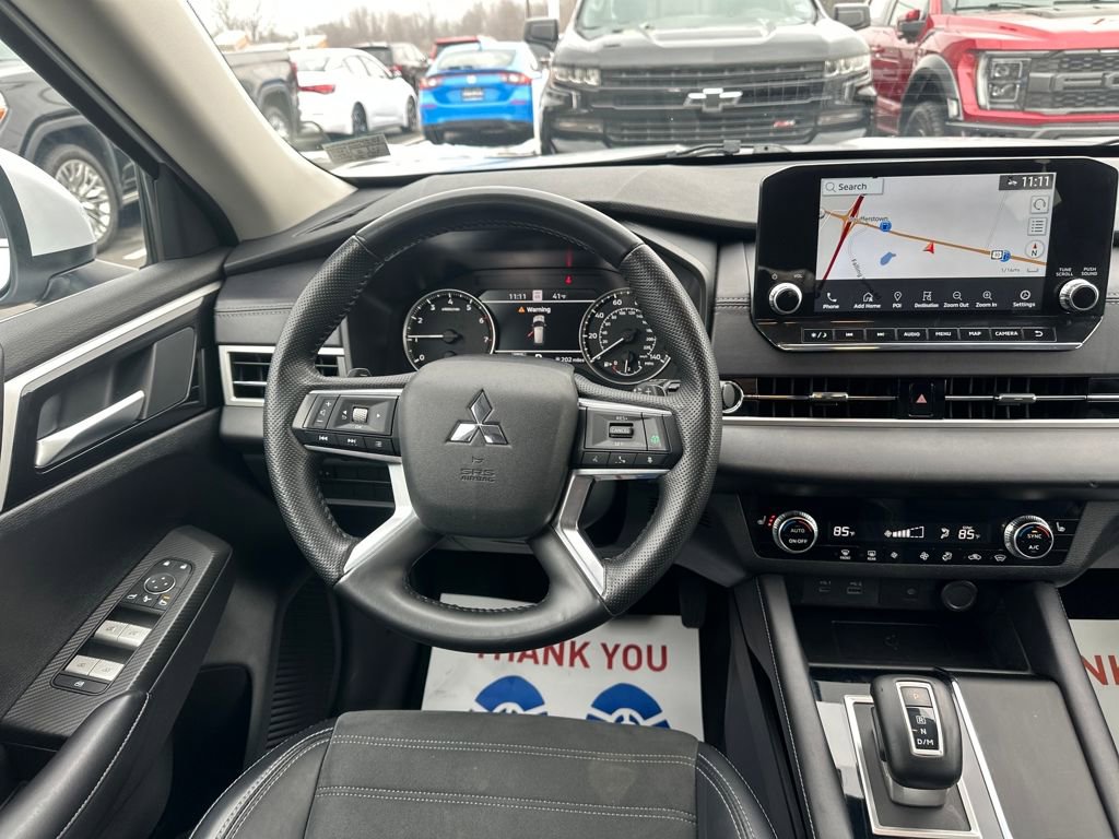 Used 2024 Mitsubishi Outlander SE image 17