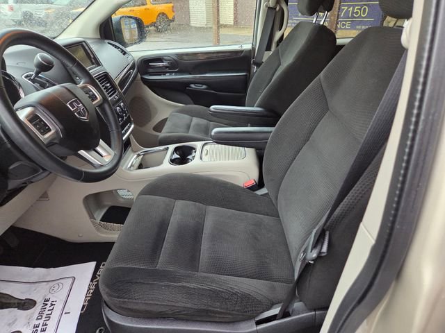 Used 2016 Dodge Grand Caravan SXT w/ Rear Park Assist Package FWD image 19