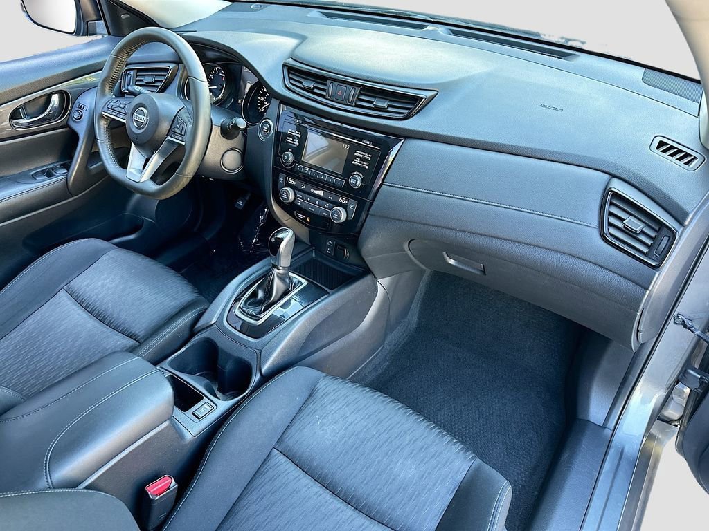Used 2017 Nissan Rogue SV image 29