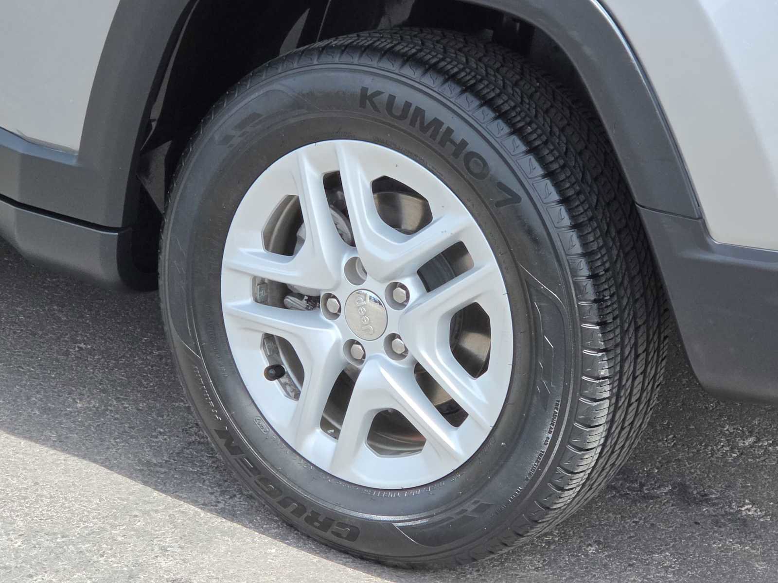 Used 2019 Jeep Compass Limited FWD image 12