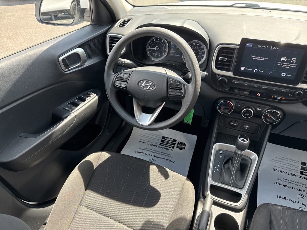 Used 2021 Hyundai Venue SE FWD image 18